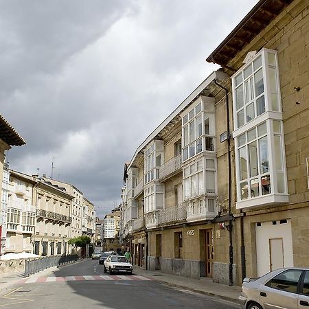 Apartamentos Turisticos Los Zapatos Morados Haro Exterior photo